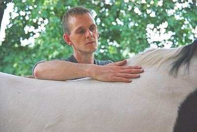 Tierheilpraktikermobil - Mobile Tierheilpraxis & osteopathische Pferdetherapie Stefan Luckow