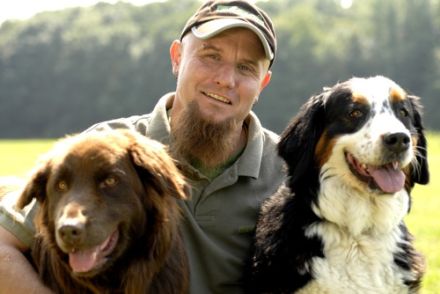 Auf Sechs Pfoten - Holger Schüler