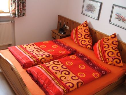 Landhaus Eibelesmühle am See mit Wasserfall