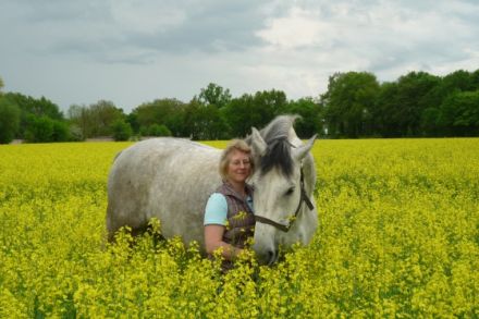 Mobile Tierheilpraktikerin Liane Voigt für Groß- und Kleintiere  (Geprüfte Tierheilpraktikerin)