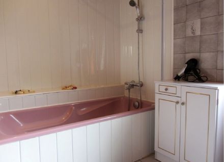 Frankreich, Bretagne, Fischerhaus am Meer in herrlicher Lage, strandnah