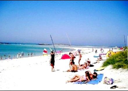 Frankreich, Bretagne, Fischerhaus am Meer in herrlicher Lage, strandnah