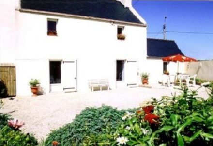 Frankreich, Bretagne, Fischerhaus am Meer in herrlicher Lage, strandnah