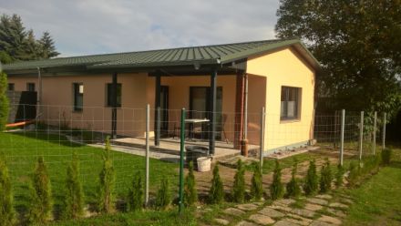 Ausbruchsicheres Ferienhaus 350 m vom See