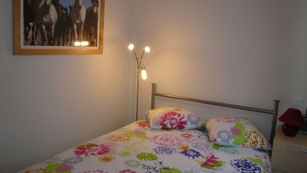 Haus mit sonniger Dachterrasse und Meeresblick