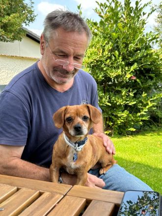 Penelope, kleine, süße Hundedame, 10 Jahre alt - Pflegestelle in 53797 Lohmar