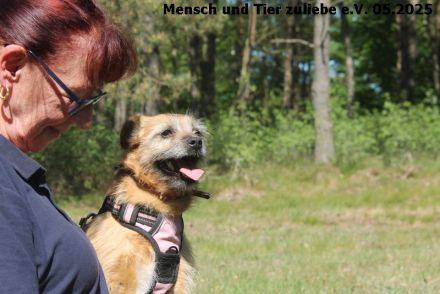 Sara etwas schüchtern, sehr lieb