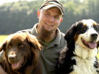 Auf Sechs Pfoten - Holger Schüler