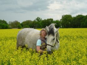 Mobile Tierheilpraktikerin Liane Voigt für Groß- und Kleintiere  (Geprüfte Tierheilpraktikerin)