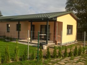 Ausbruchsicheres Ferienhaus 350 m vom See